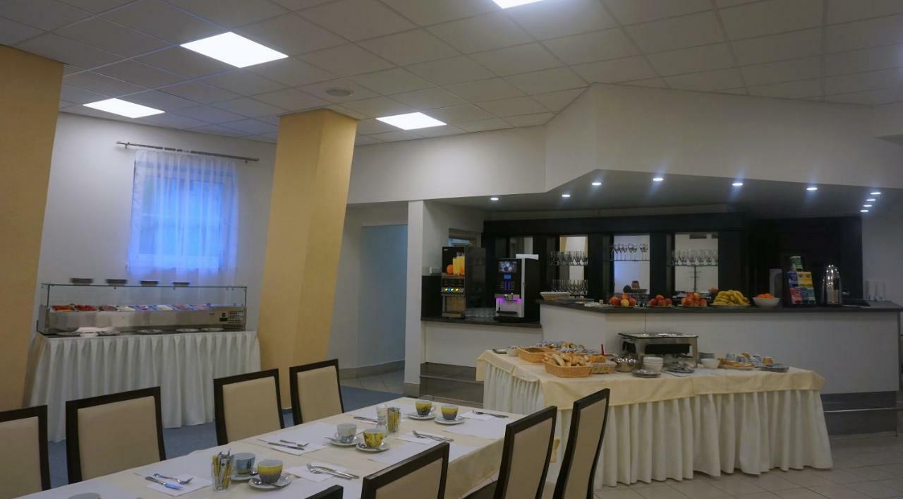 Hotel Metropol Cb 체스케부데요비체 외부 사진